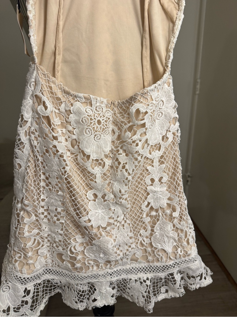 NWT Superdown White Crochet Lace Mini Dress XS Bridal - Picture 7 of 7